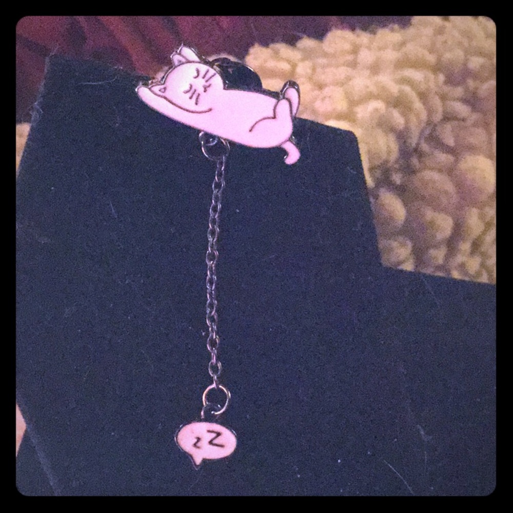 NWOT Sweet Dreaming Kitty Badge!